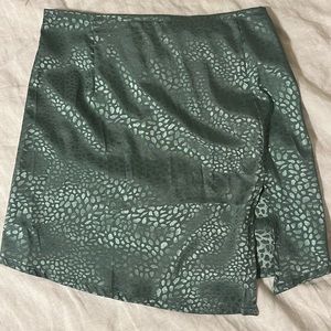 Brand new Princess Polly mini skirt with slit